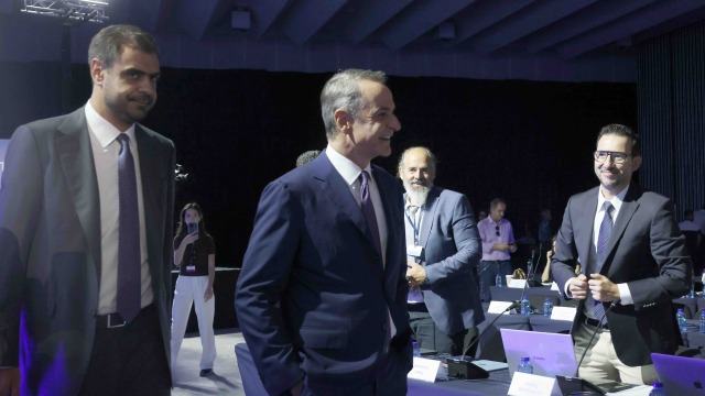 Ειρωνική απάντηση Μητσοτάκη στο σχόλιο Σαμαρά: “Η παράταξη είναι το κόμμα του 18%;”