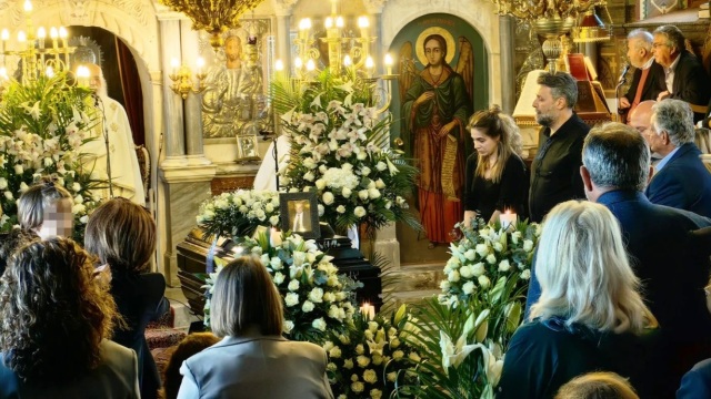 Συγκίνηση στην κηδεία του πατέρα του Γιάννη Καλλιάνου (Εικόνες)