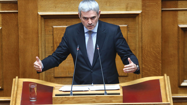 www.parapolitika.gr