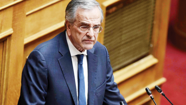 O Σαμαράς απαντά στον Βενιζέλο: Παραμένω παρών και μάχιμος - Άλλη διαδρομή η δική μου και άλλη η δική σου