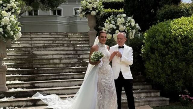 Παντρεύτηκε η δημοσιογράφος Αλεξάνδρα Χατζηγεωργίου  - Δείτε το εντυπωσιακό νυφικό της (Εικόνες)