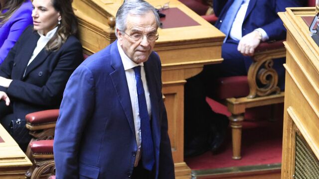 Δύο πλήγματα και μία ελπίδα για τον Σαμαρά: Τα προφανή αδειάσματα και ο σωτήρας που δηλώνει έτοιμος να κάνει την πρώτη τοπική οργάνωση του νέου κόμματός του