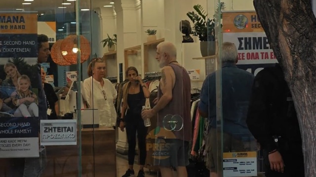 Πέτρος Φιλιππίδης: Δεν έχει ούτε ρούχα να φορέσει και πλέον φιλοξενείται - Που εστιάζουν οι έρευνες για τη φωτιά στο διαμέρισμα