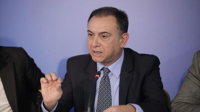www.parapolitika.gr