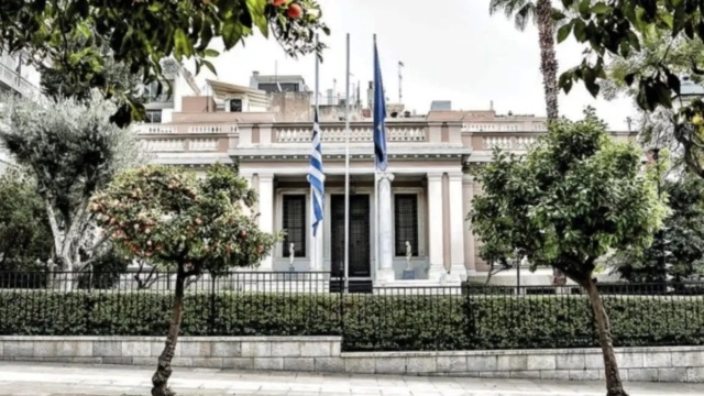 Άλλο Σαμαράς, άλλο Καραμανλής και άλλο… Αβραμόπουλος για το Μαξίμου - Πώς βλέπουν στο πρωθυπουργικό στρατηγείο τη δραστηριότητα των 3