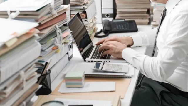 “Βόμβα” για το χρέος η απόφαση για τα δάνεια του νόμου Κατσέλη: Σχέδιο άμυνας με τις ρήτρες του “Ηρακλή” - Έκτακτη σύσκεψη με τη συμμετοχή Γιάννη Στουρνάρα