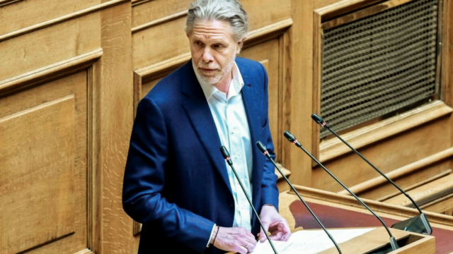 ''Tα άκουσε'' από συντρόφους του ο Γερουλάνος για την ''βελόνα'' - Θεωρούν αρνητικές τις παρεμβάσεις του