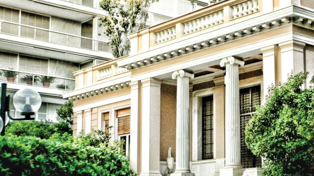 Γιατί έφτασε ο Μητσοτάκης να σκέφτεται την κατάργηση του νόμου για την ισότητα στον γάμο;