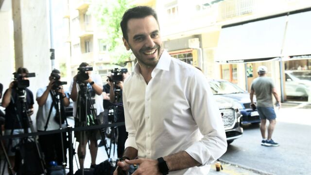 Ο βουλευτής Χριστοδουλάκης, η εταιρεία στο Μαρούσι και οι δουλειές με το Δημόσιο…