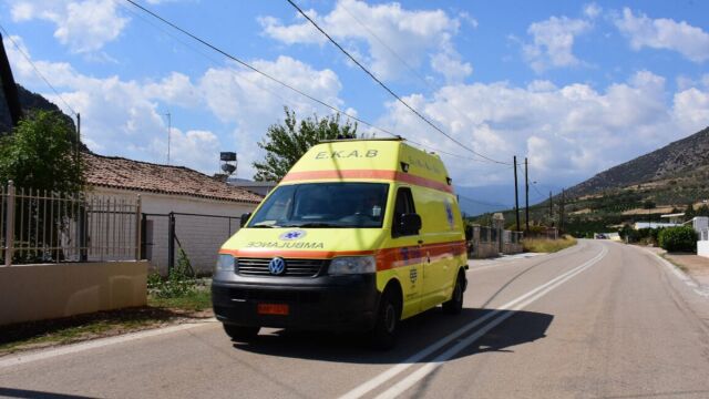 Ασύλληπτο περιστατικό στην Αλεξανδρούπολη: Άνοιξε η πόρτα του ασθενοφόρου και η ασθενής προσγειώθηκε στον δρόμο