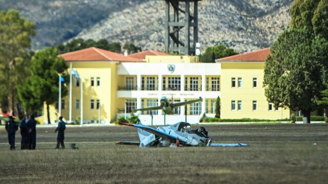 Πτώση αεροσκάφους στο Τατόι: Χαροπαλεύει ο ένας από τους δύο τραυματίες - Τα νεότερα για την κατάσταση της υγείας τους (Εικόνες & Βίντεο)
