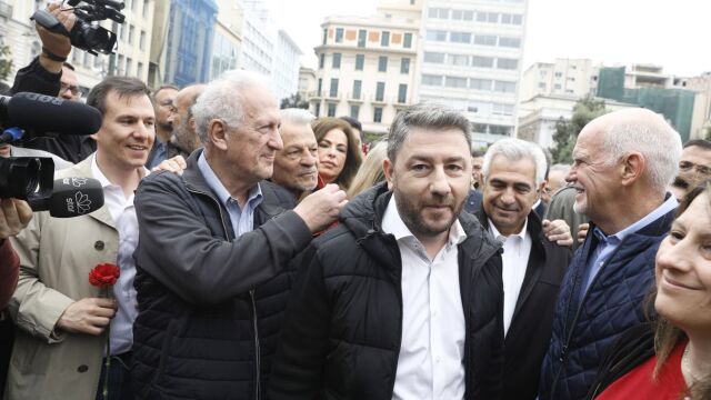 ΠΑΣΟΚ: Ο Ανδρουλάκης ετοιμάζεται να δώσει υπερεξουσίες στον Σκανδαλίδη λόγω δημοσκοπικής στασιμότητας, αναταράξεων και Τσίπρα