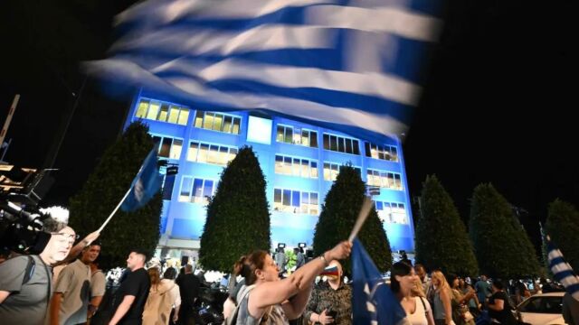 Δεξιά πολυκατοικία: Ο συναγερμός για το 18% δεξιότερα της ΝΔ, το κόμμα Σαμαρά και ο Άγνωστος Στρατιώτης