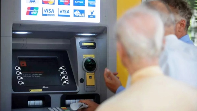 Συντάξεις Νοεμβρίου 2025: Ποιοι πληρώνονται σήμερα - Τι ώρα θα γίνει το δεύτερο κύμα πληρωμών (Βίντεο)