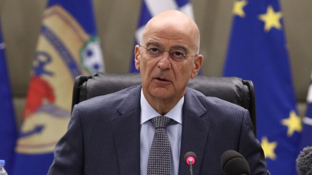 Πεντάγωνο: Η παρουσία Μητσοτάκη, η απουσία Καραμανλή και Σαμαρά, η δωρεά του Μυτιληναίου και οι προσκλήσεις Δένδια