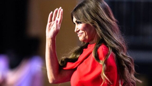 Κίμπερλι Γκίλφοϊλ: Με ιδιωτικό αεροσκάφος η άφιξή της στην Αθήνα - Το πάρτι καλωσορίσματος στου Αργυρού και οι βόλτες στα ελληνικά νησιά