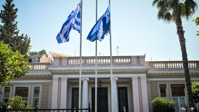 Ανασχηματισμό τον Ιανουάριο δείχνει το γαλάζιο παρασκήνιο: Οι παρελάσεις, το στιγμιότυπο Μητσοτάκη-Δένδια και τα στοιχεία των δημοσκοπήσεων