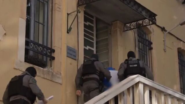 Ματωμένο γλέντι στα Χανιά: Σε επιφυλακή η αστυνομία γιατί φοβάται βεντέτα - Από πραγματική τύχη, δεν τραυματίστηκαν άλλοι - “Ψέματα όσα λέει ο δράστης” λέει η κόρη του θύματος