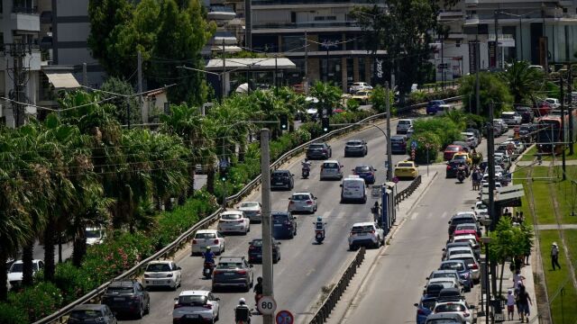 Παλαιό Φάληρο: Τροχαίο ατύχημα στην παραλιακή, λίγο πριν την παραλία ΕΔΕΜ