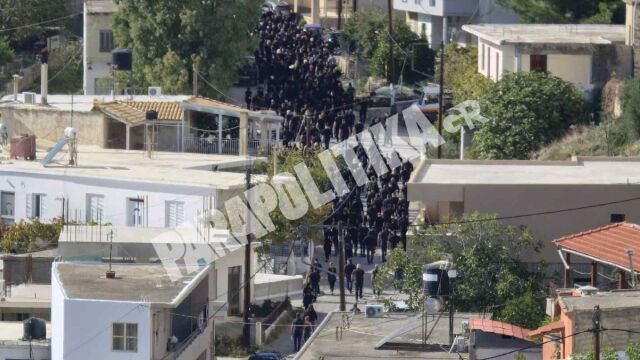 Μακελειό στα Βορίζια: Θρήνος στην κηδεία του 39χρονου - Κλάματα και μοιρολόγια αντήχησαν στο χωριό (Εικόνες & Βίντεο)