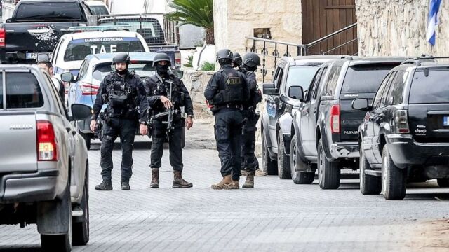 Βορίζια Ηρακλείου: Ο “μεσίτης του σασμού” λύνει τη σιωπή του - Tο παιδί του Φ είχε μαχαιρώσει το παιδί του Κ