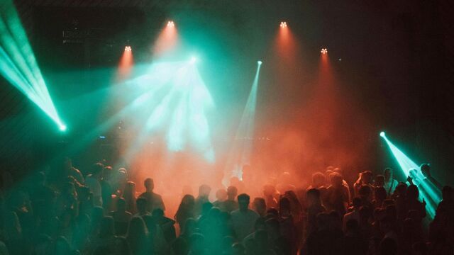 Η ΑΑΔΕ σαρώνει τα… μπουζούκια με ΑΙ: Σαφάρι για φοροδιαφυγή, μαύρο χρήμα και ποτά μπόμπες - Οι έλεγχοι σε πραγματικό χρόνο και τα πρόστιμα-φωτιά