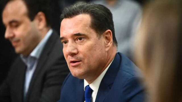 Στα γραφεία της ΠΟΕΔΗΝ ο Άδωνις Γεωργιάδης: Κέρασε γλυκά για τα γενέθλιά του και συζήτησε όλα τα θέματα των εργαζομένων στα νοσοκομεία του ΕΣΥ