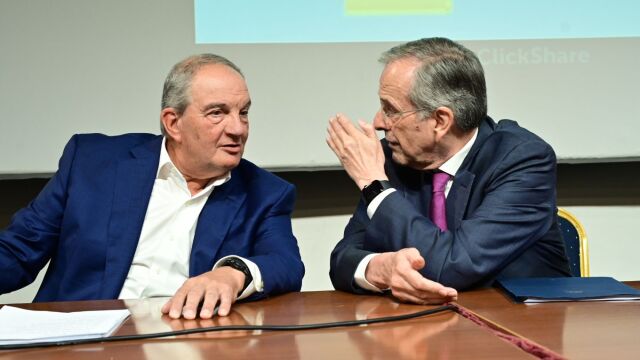 Η επιστροφή του Σαμαρά στην τηλεόραση και η σιωπή του Καραμανλή