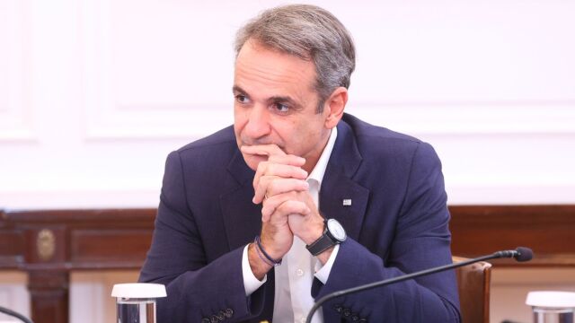 Η απόφαση Μητσοτάκη να αναλάβει δράση, τα τραπεζώματα... και οι πληγές που θα επιχειρήσει να επουλώσει