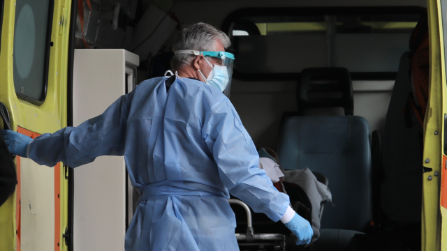 Θρίλερ στο Νέο Κόσμο: Νεκρός οδηγός μετά από ατύχημα, είχε χτυπήματα στο κεφάλι