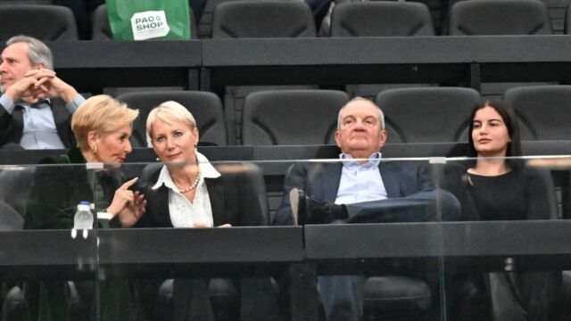 Κώστας Καραμανλής: Παρών με την Νατάζα Παζαΐτη και την κόρη του στο Telekom Center Athens για το Παναθηναϊκός AKTOR - Dubai BC