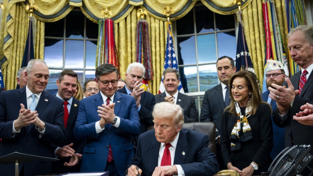 Στο φως το σχέδιο ειρήνης Τραμπ: Ντονμπάς και Κριμαία στην Ρωσία, η Ουκρανία εκτός ΝΑΤΟ, εκλογές σε 100 μέρες και πακέτο ανοικοδόμησης 200 δισ. για το Κίεβο