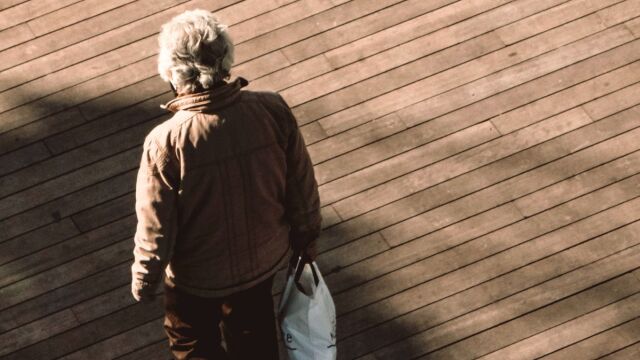 Επίδομα 250 ευρώ: Από τη Δευτέρα η μόνιμη οικονομική ενίσχυση στους συνταξιούχους - Ποιοι την δικαιούνται (Βίντεο)