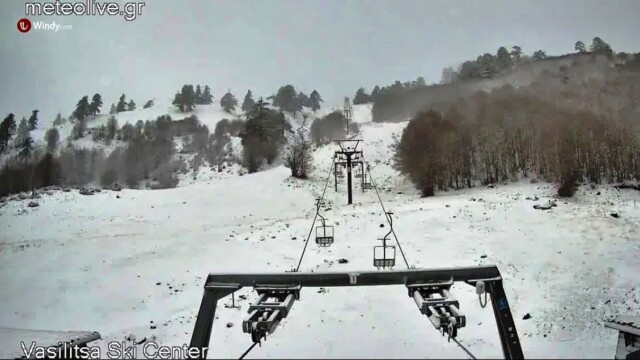 Έπεσαν τα πρώτα χιόνια στη Θεσσαλονίκη: Χιονοδρομικά ντύθηκαν στα λευκά το Σαββατοκύριακο - Απίστευτες εικόνες (Βίντεο)