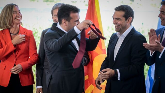 Πρόεδρε, θα πέσουμε για ένα κωλοόνομα; - Τι γράφει ο Τσίπρας στην Ιθάκη για τη Συμφωνία των Πρεσπών