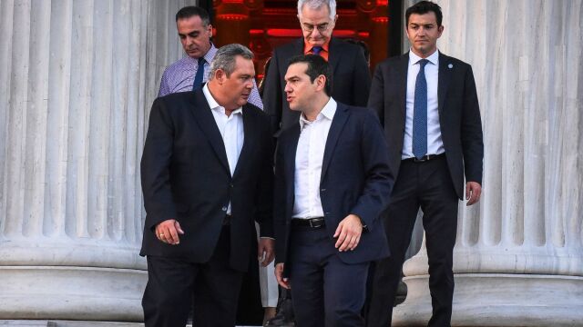 Βιβλίο Αλέξη Τσίπρα: Η πρόταση στον Πάνο Καμμένο να ενταχθεί στο ψηφοδέλτιο Επικρατείας του ΣΥΡΙΖΑ, το γεύμα στο Σούνιο και τα ψάρια από την Ικαρία
