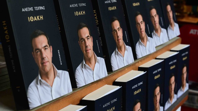 Βιβλίο Αλέξη Τσίπρα: Ρεσιτάλ... αντιδράσεων την πρώτη ημέρα κυκλοφορίας της Ιθάκης - Η προδοσία, η ακροδεξιά, ο ομοφοβικός και η συλλογική θλίψη (Εικόνες & Βίντεο)