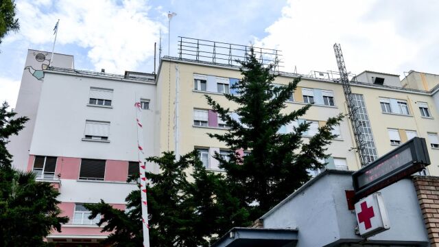 Με 80% εγκαύματα στο σώμα του ο 12χρονος από τον Παλαμά Καρδίτσας - Υπεράνθρωπες οι προσπάθειες των γιατρών στο Παίδων