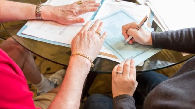 Κληρονομικό Δίκαιο: Τι αλλάζει με τις διαθήκες - 21 συγκριτικά παραδείγματα για αδέλφια, συζύγους, ξαδέλφια, άτεκνους, άγαμους, επιχειρήσεις, ακίνητα και χρέη