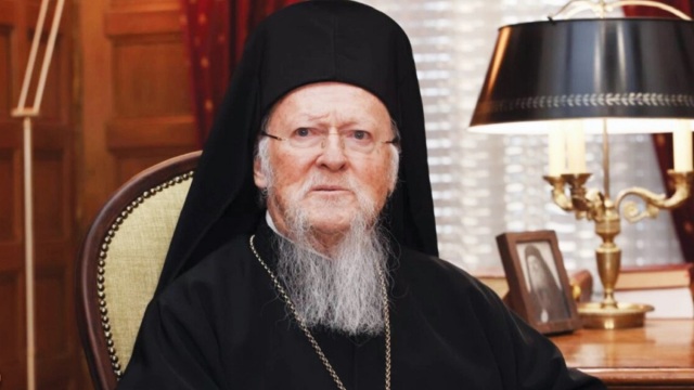 Ο Πατριάρχης που καταργεί την αυτονοµία της Εκκλησίας της Κρήτης, το φαβορί Πολάκης για αρχηγός του ΣΥΡΙΖΑ και η επιστροφή Λαυρεντιάδη στα media