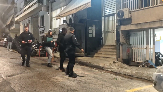 Άγνωστοι επιτέθηκαν με μολότοφ στο Α.Τ Κυψέλης - Σε 14 προσαγωγές προχώρησε η ΕΛ.ΑΣ (Βίντεο)