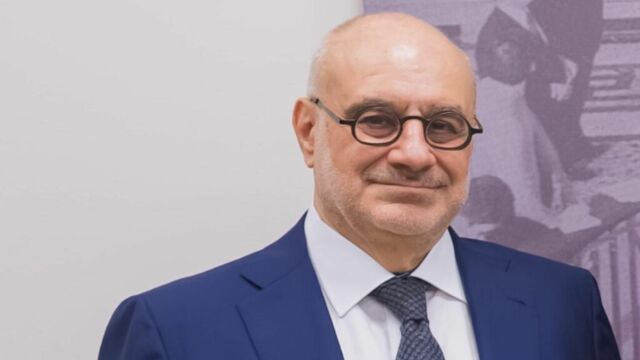 Η μεγάλη δουλειά που θέλει η Qualco του ξάδερφου Τσακαλώτου με τον ΕΦΚΑ και ο... Ορέστης που κερνά και πίνει