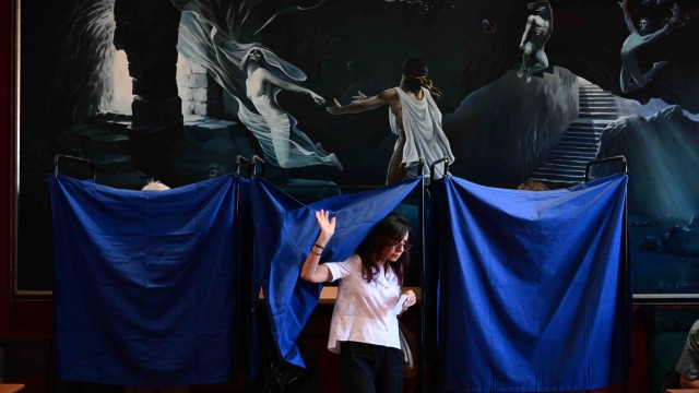 Κυλιόμενες δημοσκοπήσεις: “Πληγώνουν” τη ΝΔ οι αγροτικές κινητοποιήσεις, αλλά τα αστικά κέντρα την “κρατούν” στο 30% - Κερδισμένοι στον “κάμπο” Βελόπουλος και ΠΑΣΟΚ