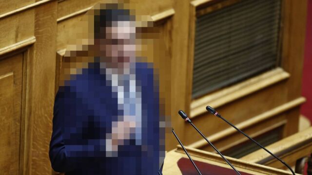 Καταδίωξη στο Χαλάνδρι: Ανήλικος γιος βουλευτή του ΠΑΣΟΚ οδηγούσε το όχημα - Με κουζινομάχαιρο ο 15χρονος συνοδηγός