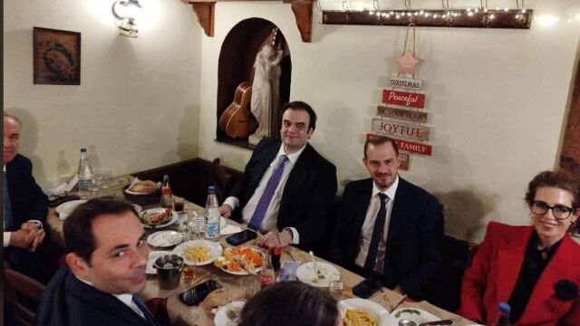 Πιερρακάκης: Στον Καραβίτη για το ετήσιο ραντεβού με το οικονομικό επιτελείο και δημοσιογράφους μετά τη ψήφιση του Προϋπολογισμού (Εικόνες & Βίντεο)