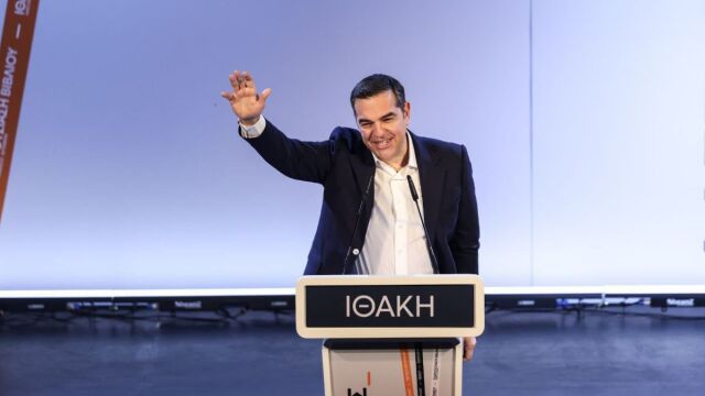 Τσίπρας - Ιθάκη: Χειροκροτήματα, συνθήματα και selfies στην Πάτρα, έκπληξη με κτηνοτρόφο που πήρε τον λόγο - Εμείς δεν είμαστε ΟΠΕΚΕΠΕδες (Εικόνες)