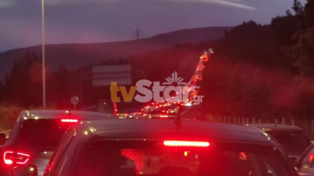 Αγροτικά μπλόκα: Αποπνικτικό σημειωτόν στην Εθνική Οδό - Χωρίς λύσεις δεν υποχωρούμε (Εικόνα & Χάρτες & Βίντεο)