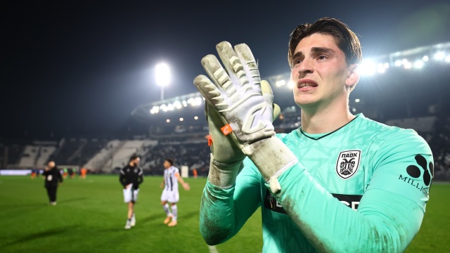 Δημήτρης Μοναστηρλής: Ξέσπασε σε κλάματα ο ήρωας του ΠΑΟΚ, συγκλονιστικές εικόνες στην Τούμπα (Βίντεο)