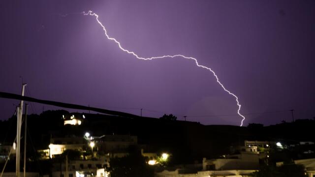Χαλασμός από την κακοκαιρία στην Ήπειρο: Ήχησε το 112 ενώ μπλόκαρε το αεροδρόμιο Ιωαννίνων - Ακυρώθηκαν πτήσεις