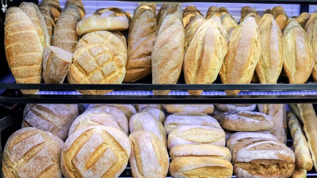 Οι 12 φούρνοι της Αθήνας που μετατρέπουν την αγορά ψωμιού σε… γαστρονομική εμπειρία